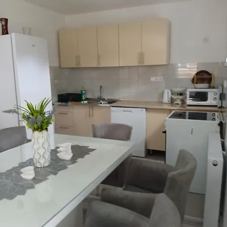 In Sarajevo * Doglodi